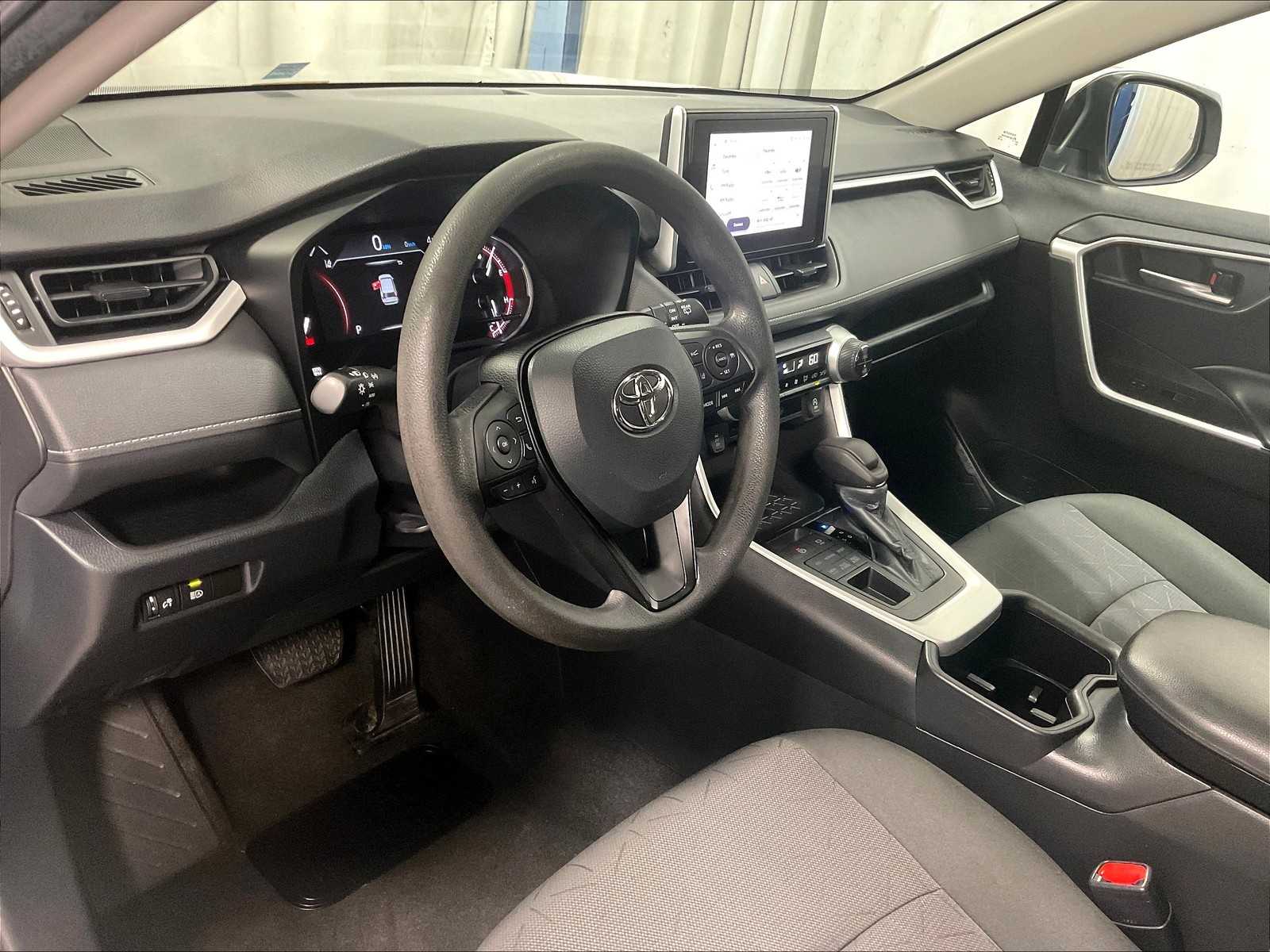 2023 Toyota RAV4 XLE - Photo 8