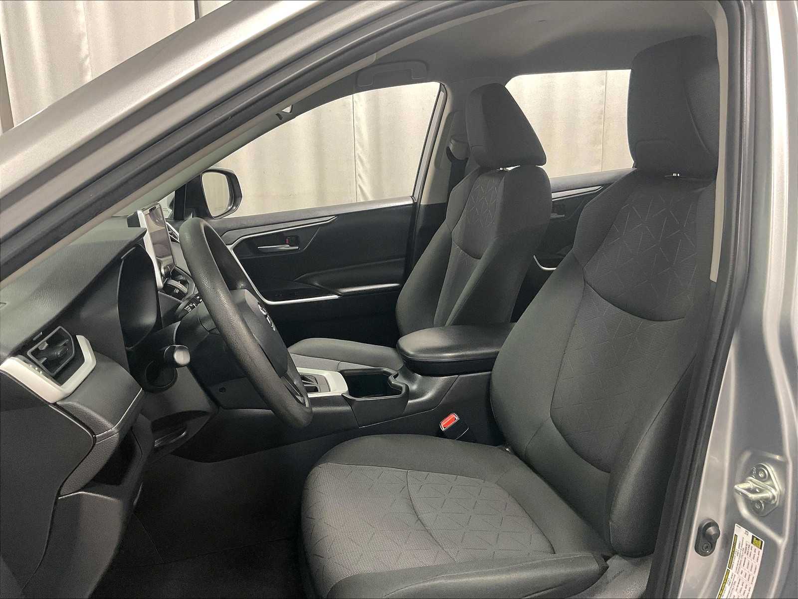 2023 Toyota RAV4 XLE - Photo 10