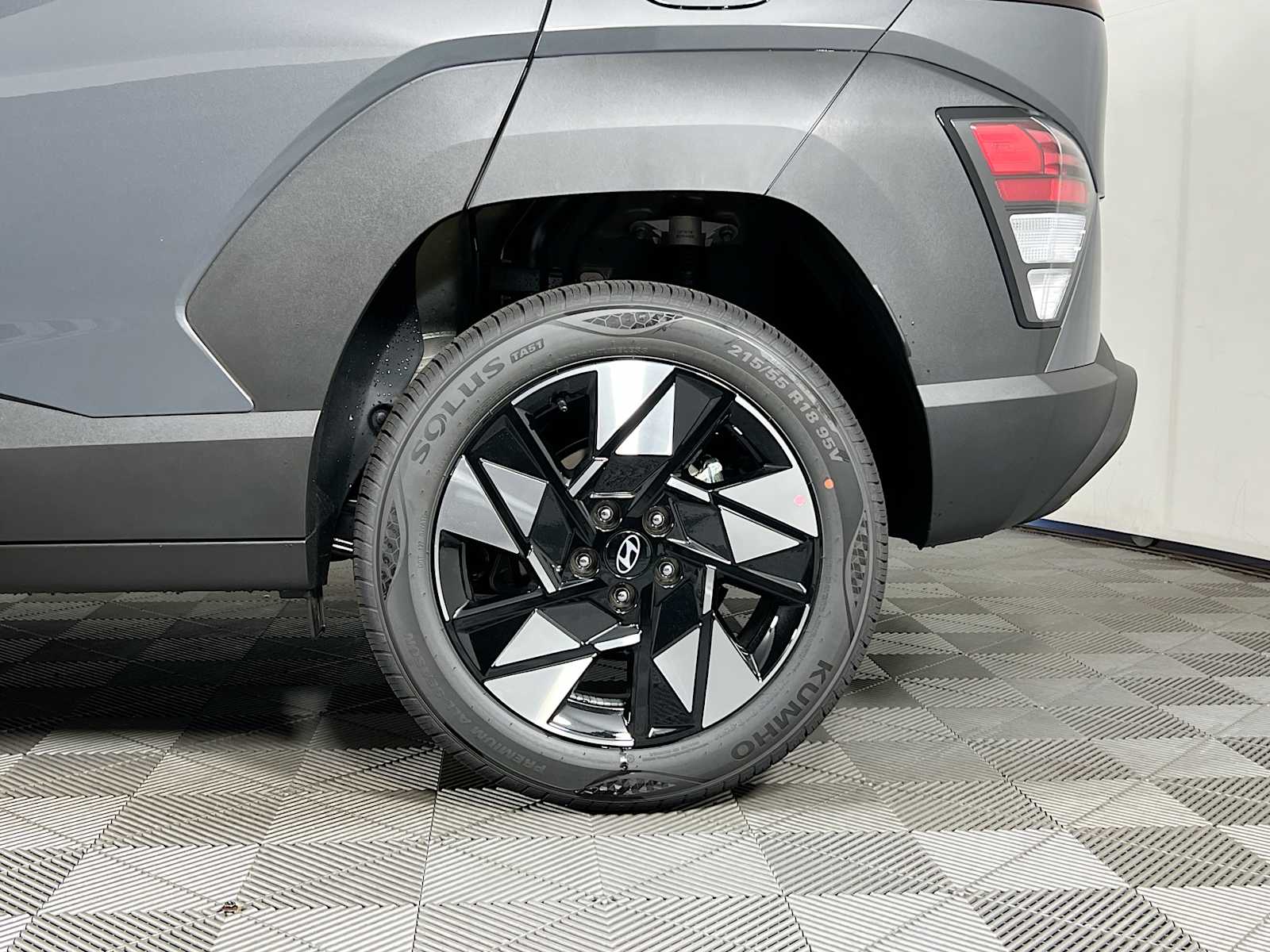 2025 Hyundai Kona SEL - Photo 19