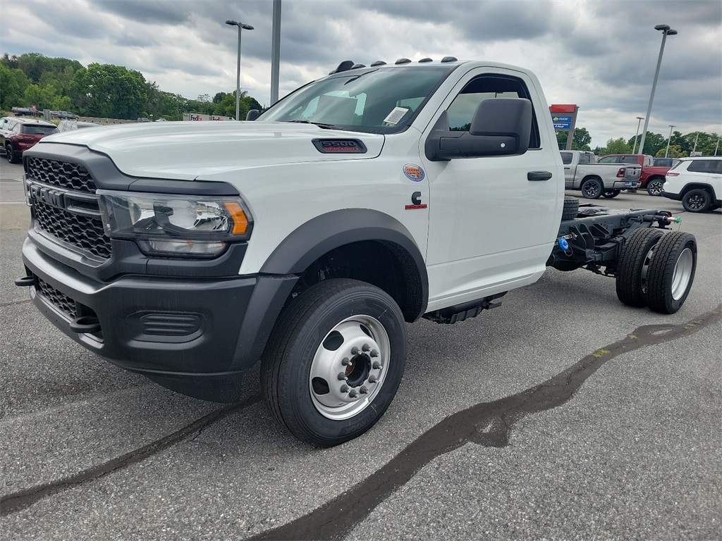 2024 Ram 5500HD Tradesman - Photo 3