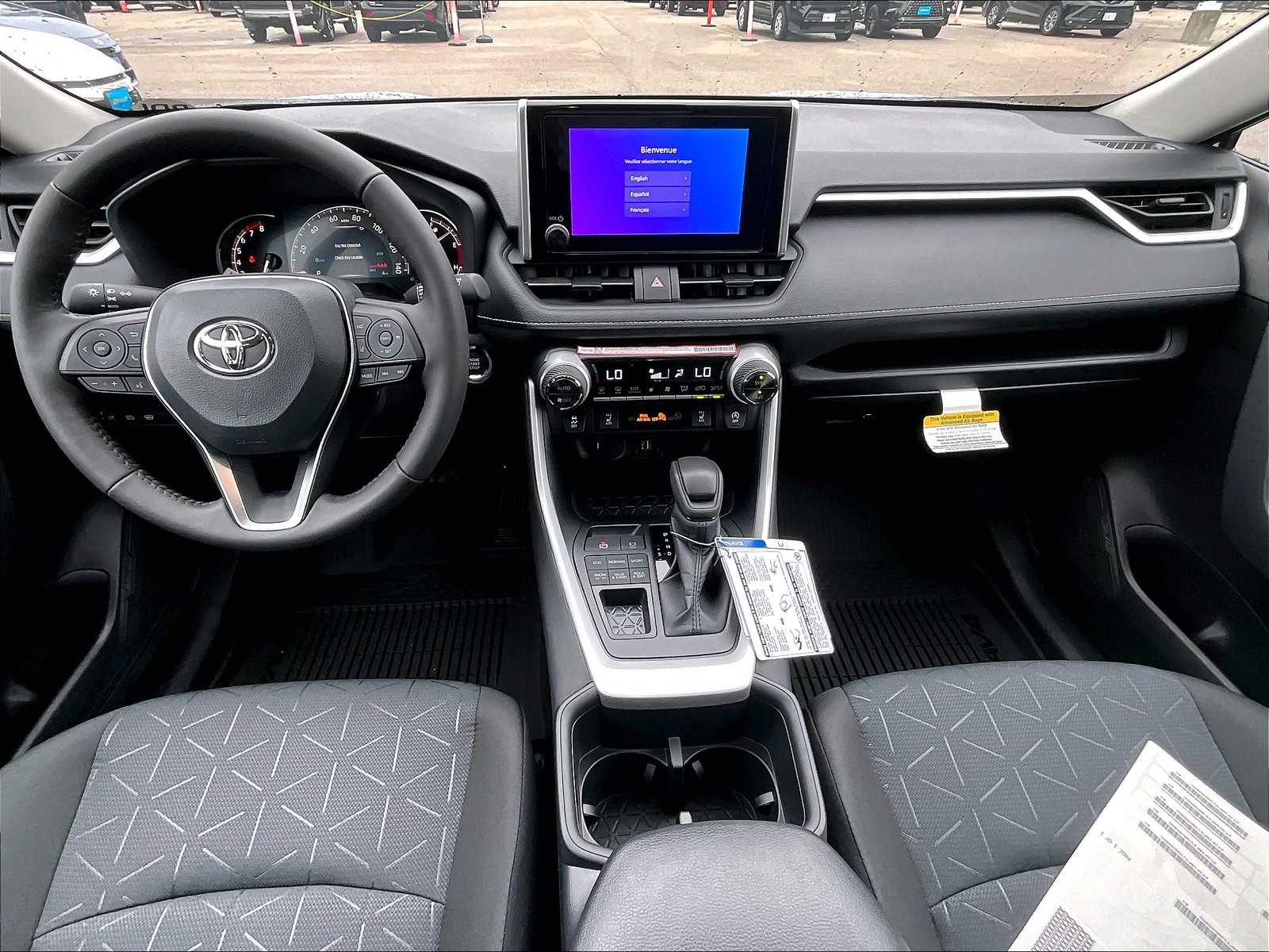 2025 Toyota RAV4 XLE - Photo 12