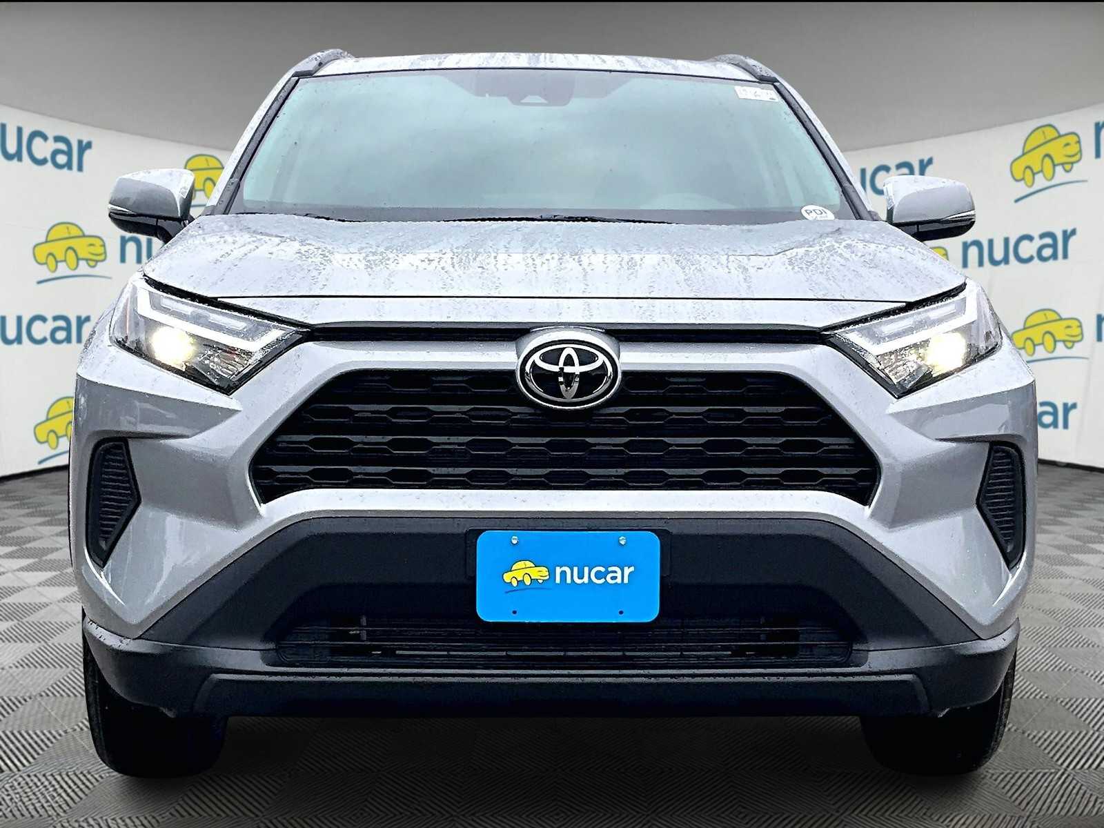 2025 Toyota RAV4 XLE - Photo 3