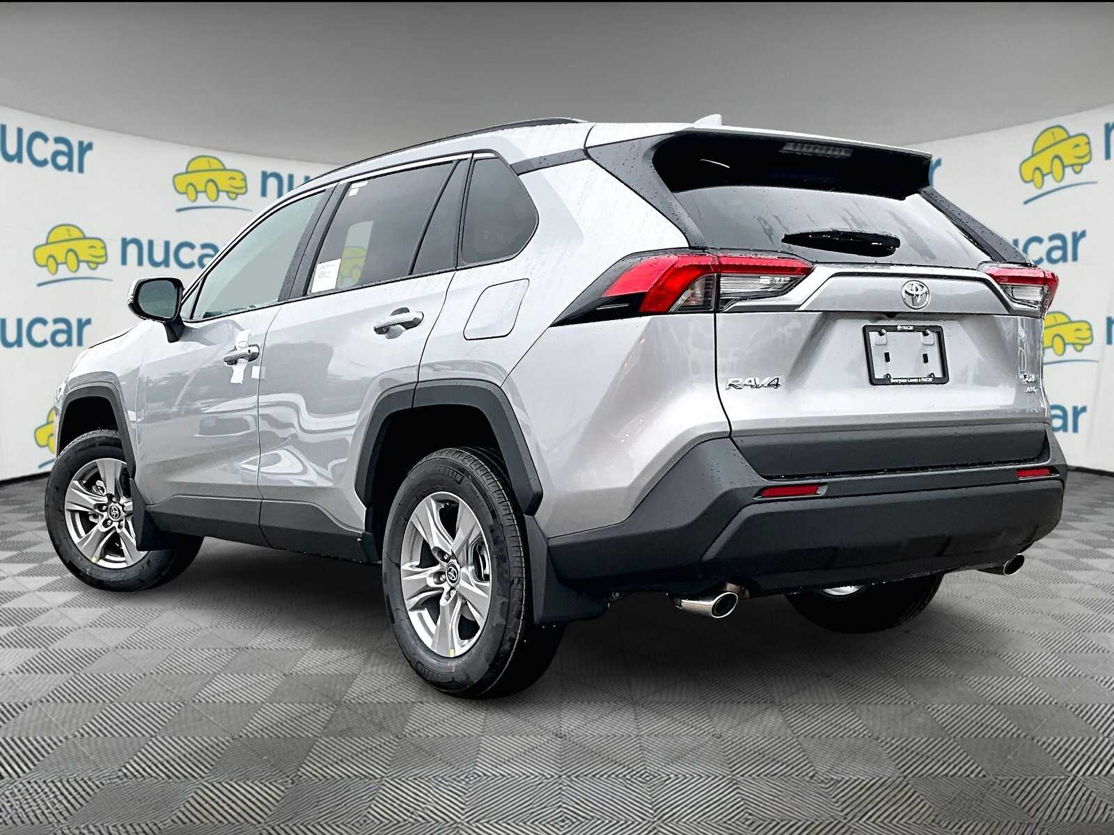 2025 Toyota RAV4 XLE - Photo 5