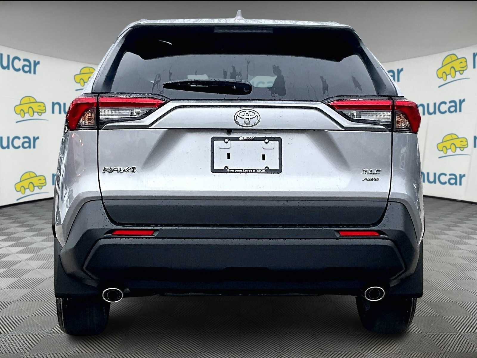 2025 Toyota RAV4 XLE - Photo 6