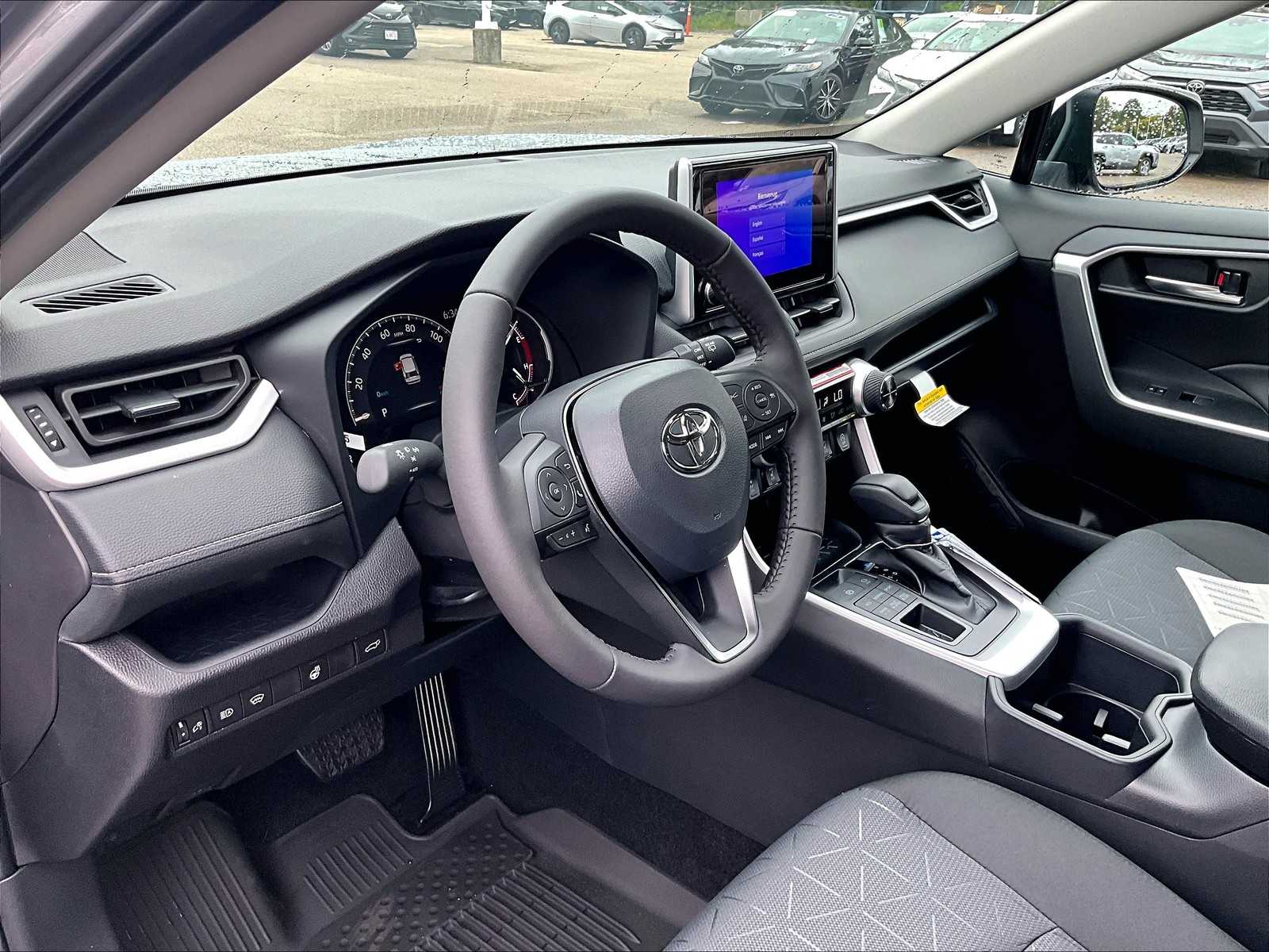 2025 Toyota RAV4 XLE - Photo 9