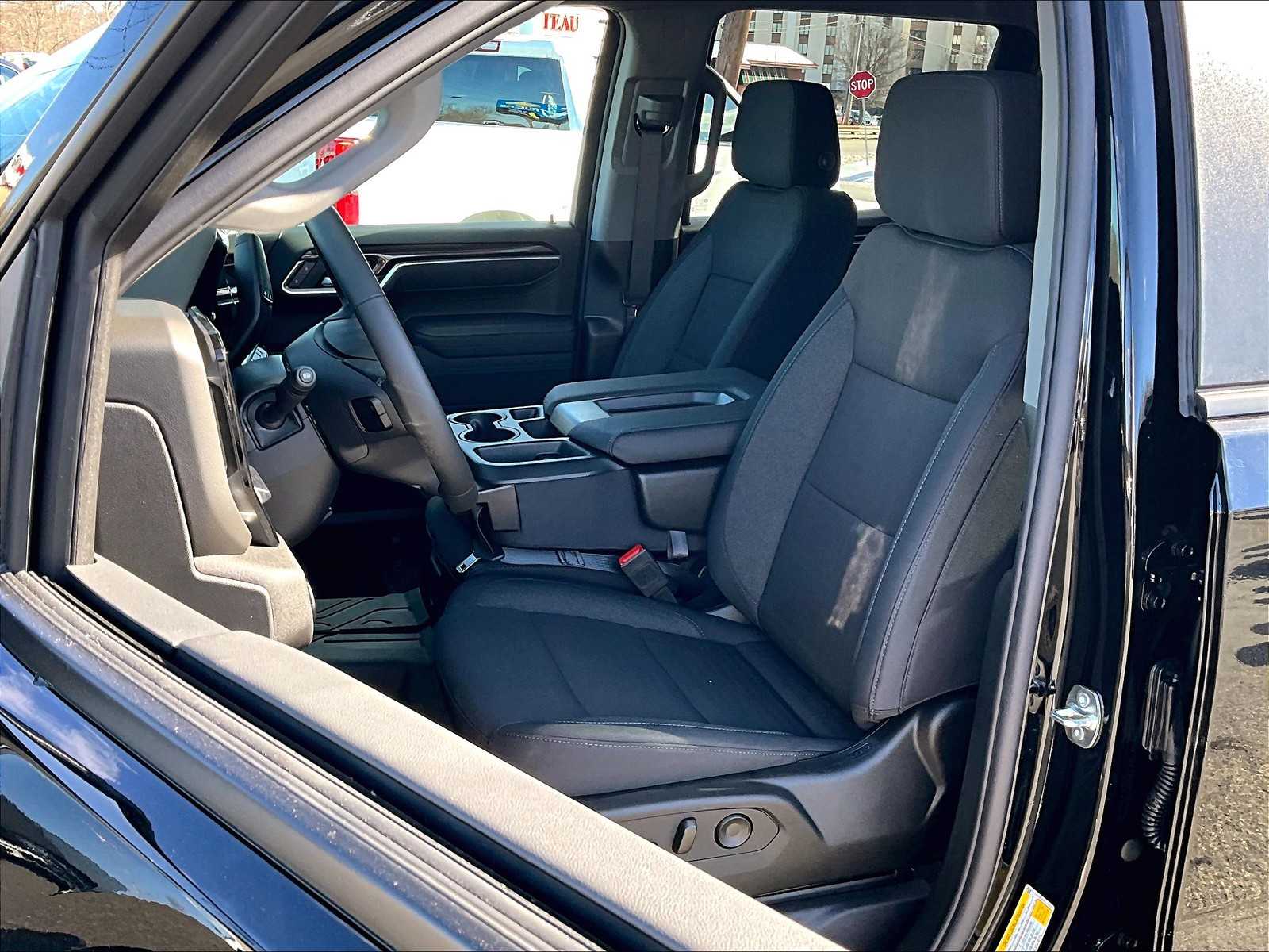 2025 Chevrolet Silverado 1500 LT - Photo 11