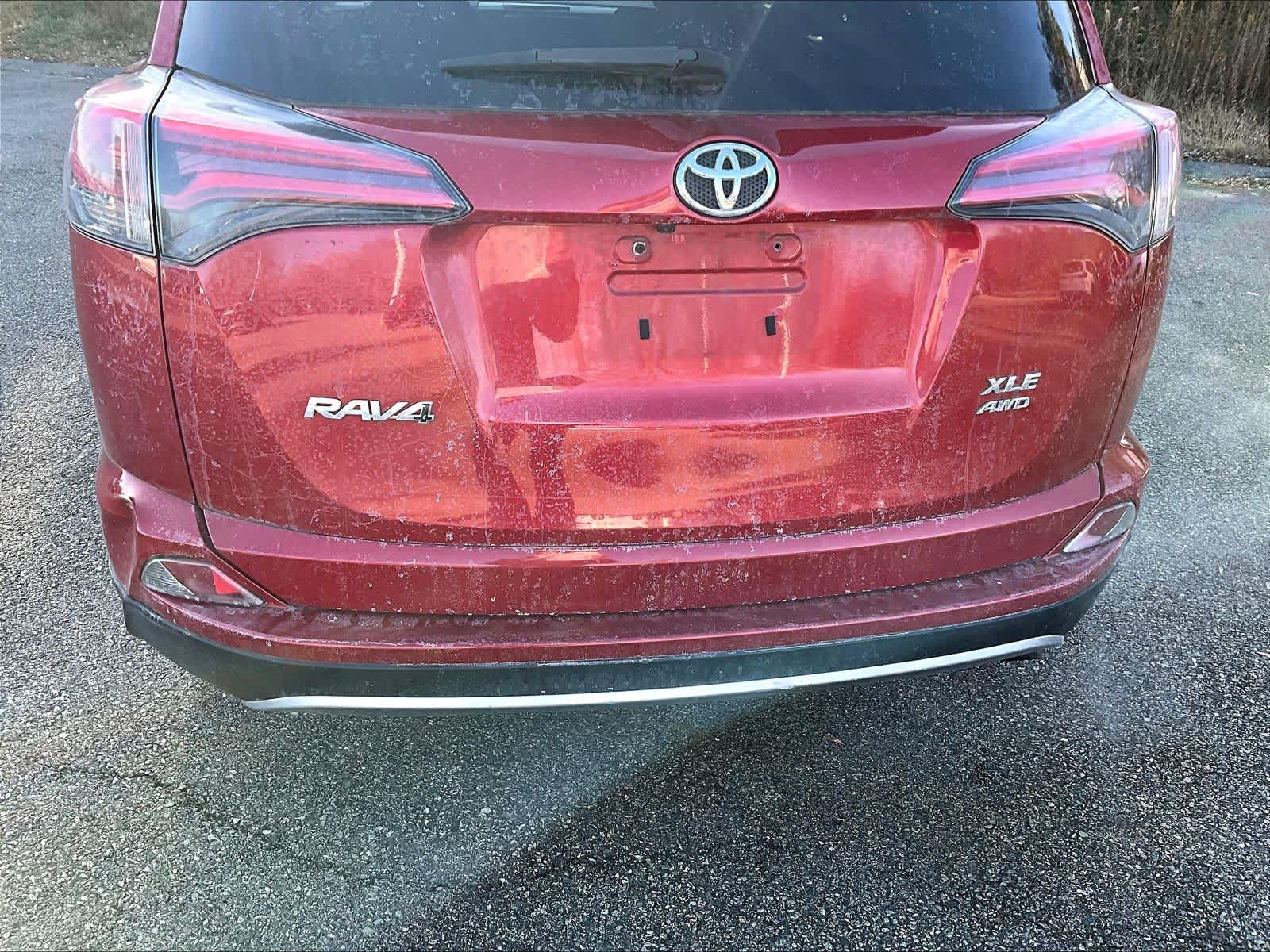 2017 Toyota RAV4 XLE - Photo 7