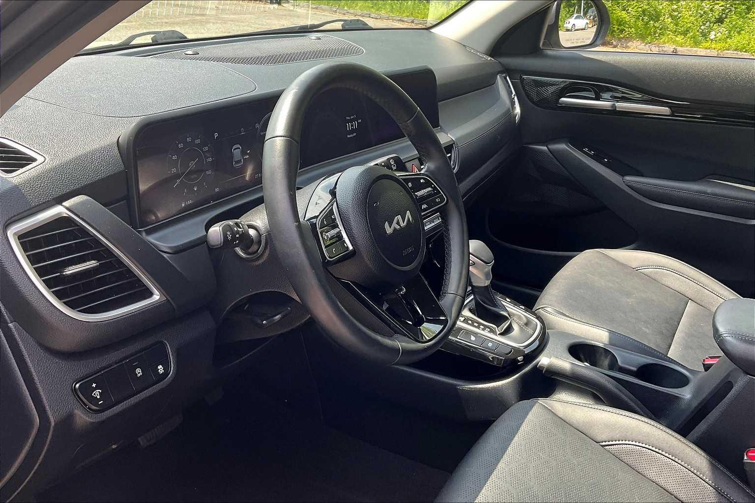 2024 Kia Seltos EX - Photo 8