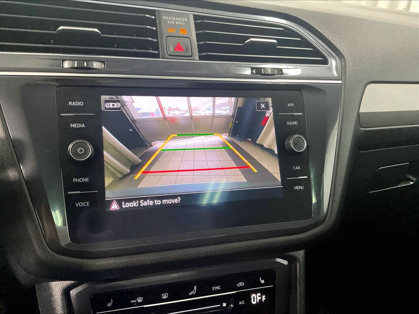 2022 Volkswagen Tiguan SE - Photo 19