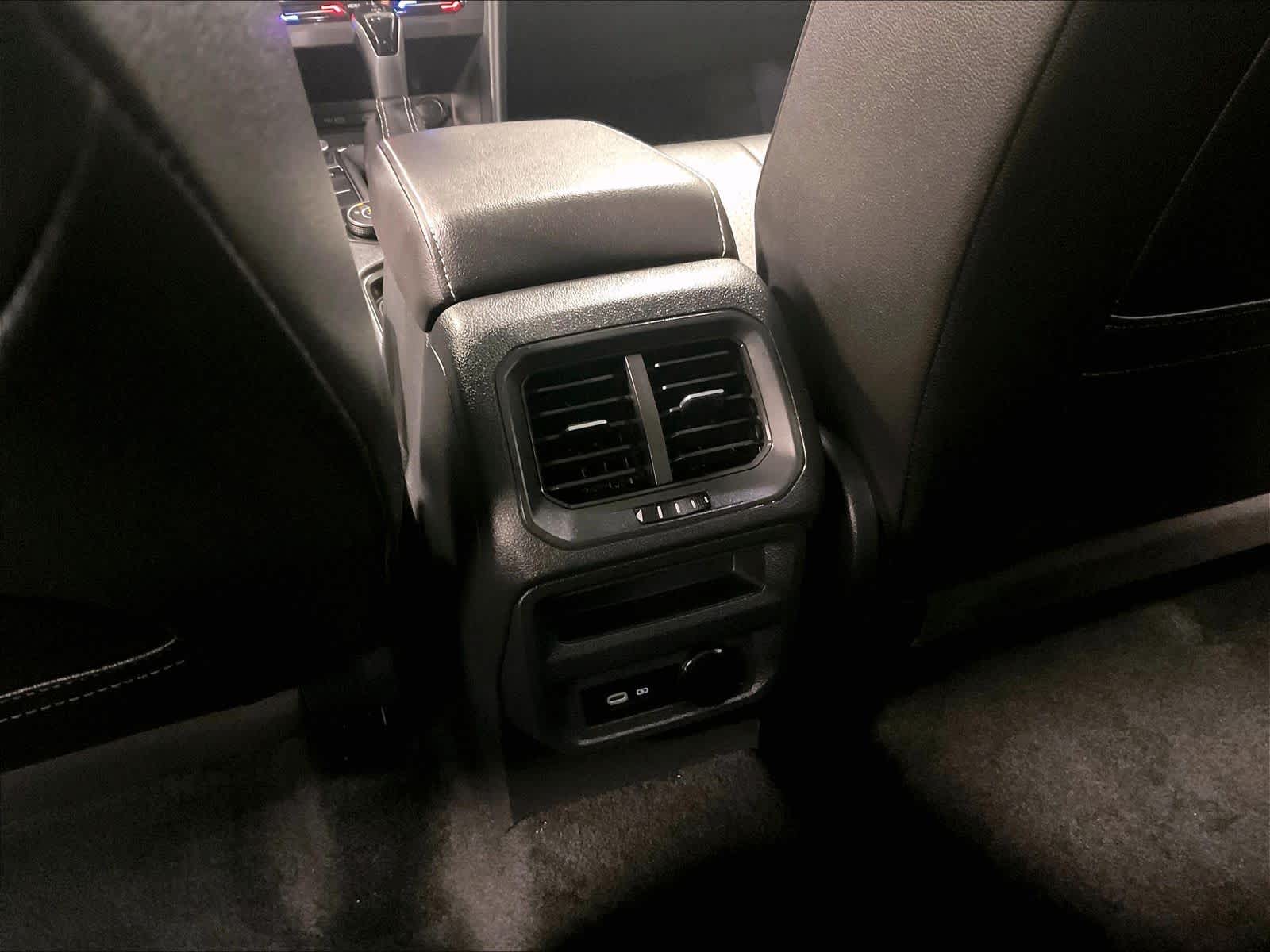 2022 Volkswagen Tiguan SE - Photo 28