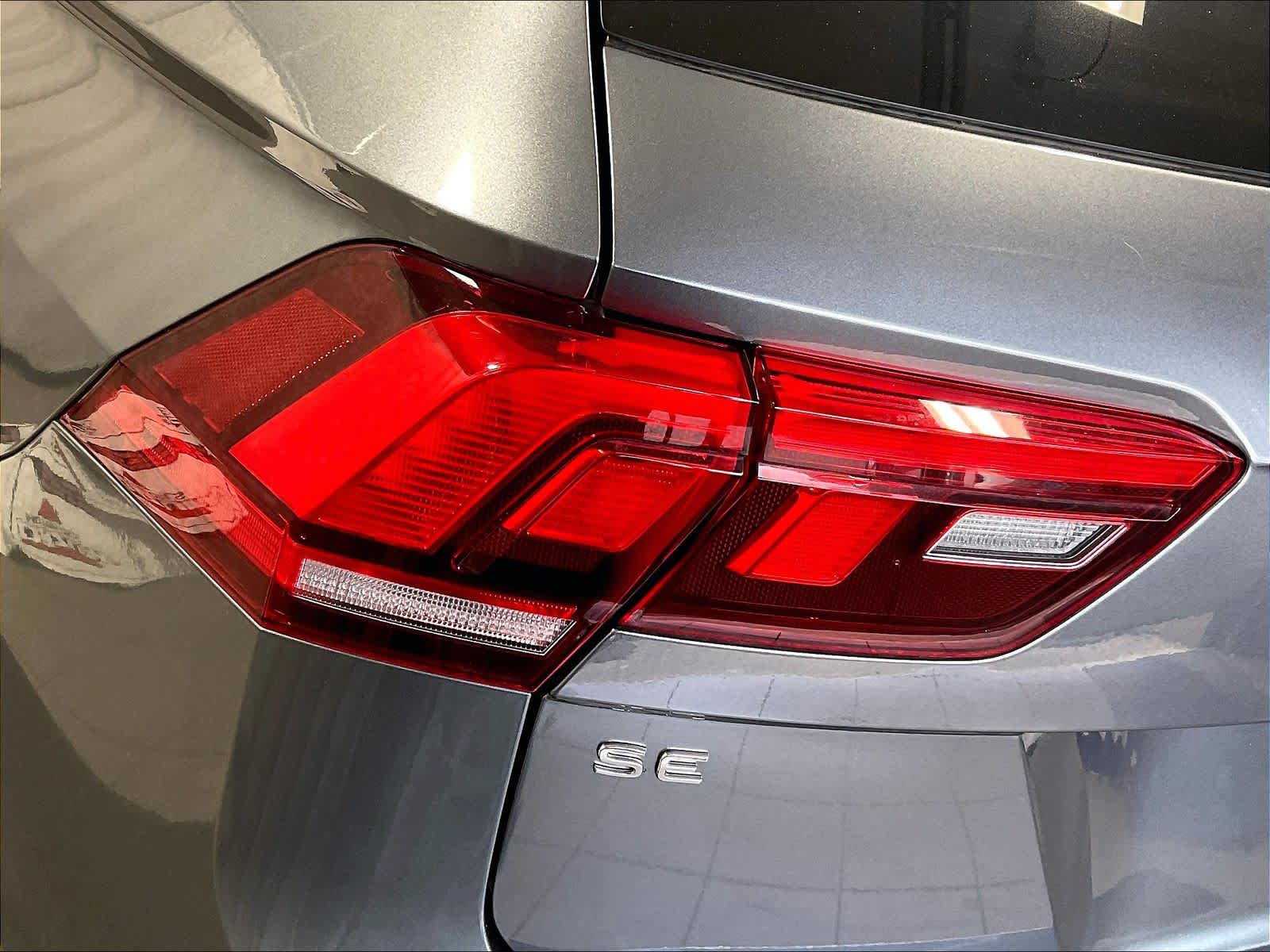 2022 Volkswagen Tiguan SE - Photo 34