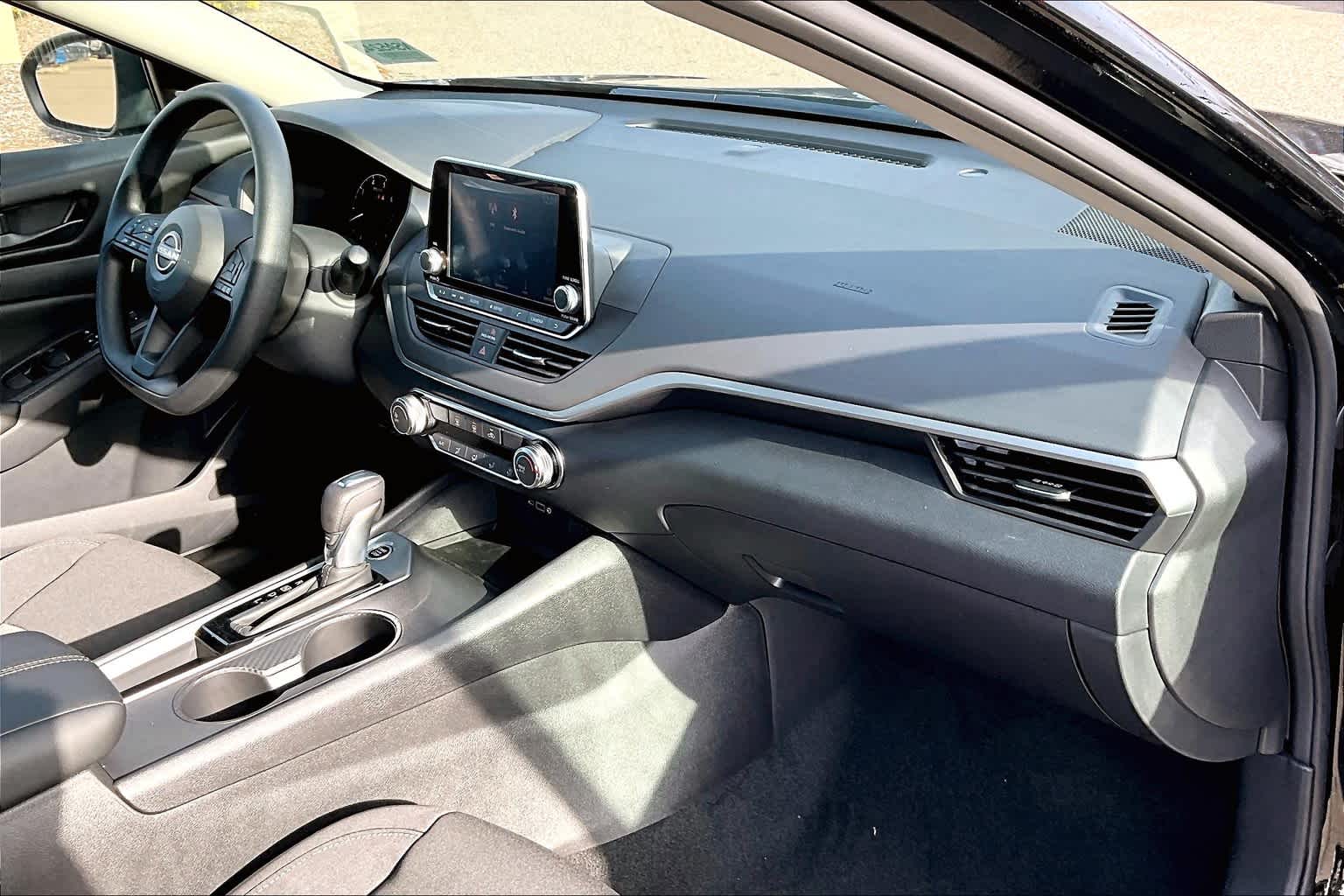 2025 Nissan Altima S - Photo 10