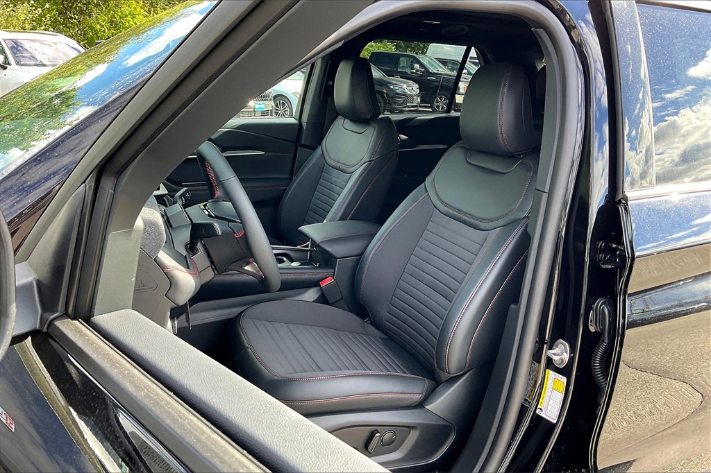 2025 Ford Explorer ST-Line - Photo 11