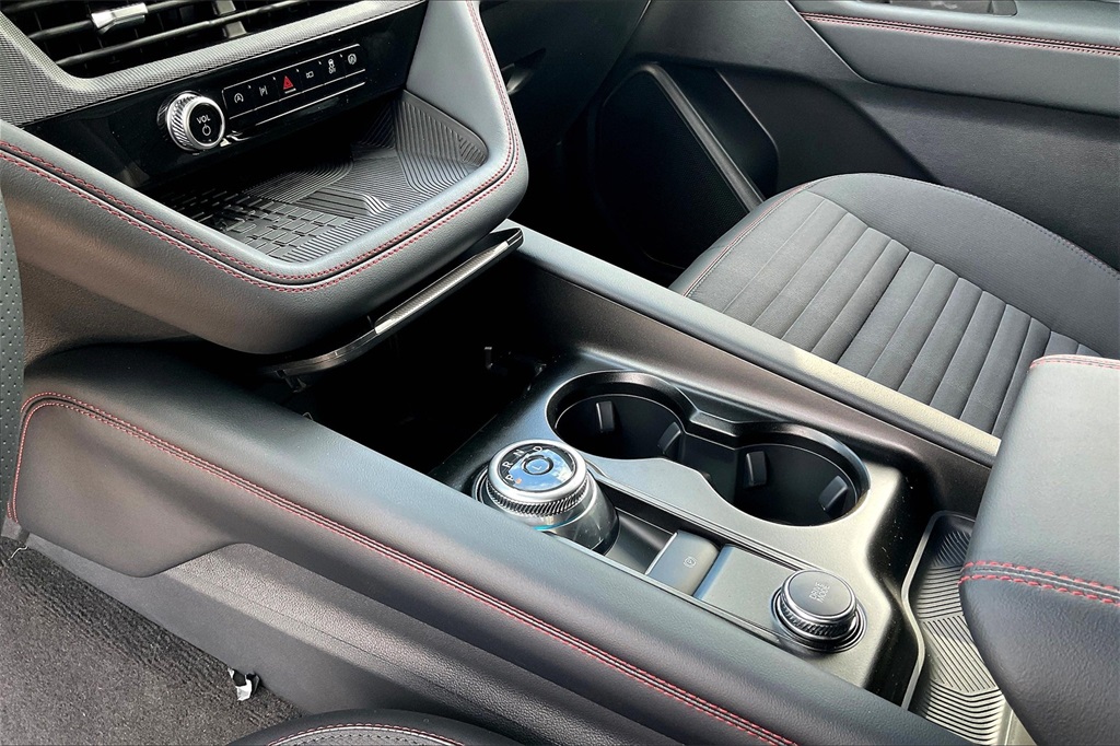 2025 Ford Explorer ST-Line - Photo 14