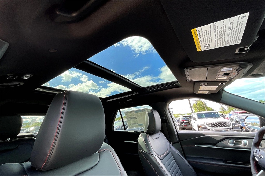 2025 Ford Explorer ST-Line - Photo 18