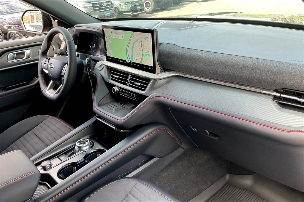 2025 Ford Explorer ST-Line - Photo 10