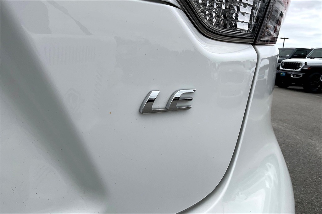 2022 Toyota Corolla LE - Photo 25