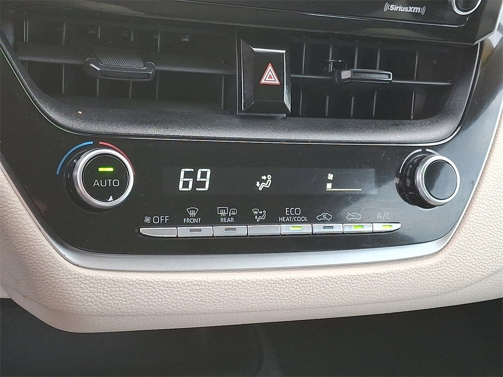 2021 Toyota Corolla LE - Photo 16