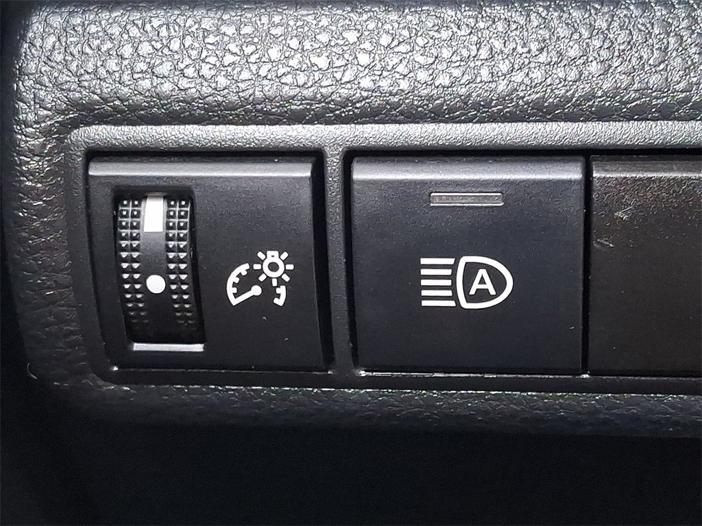 2021 Toyota Corolla LE - Photo 24