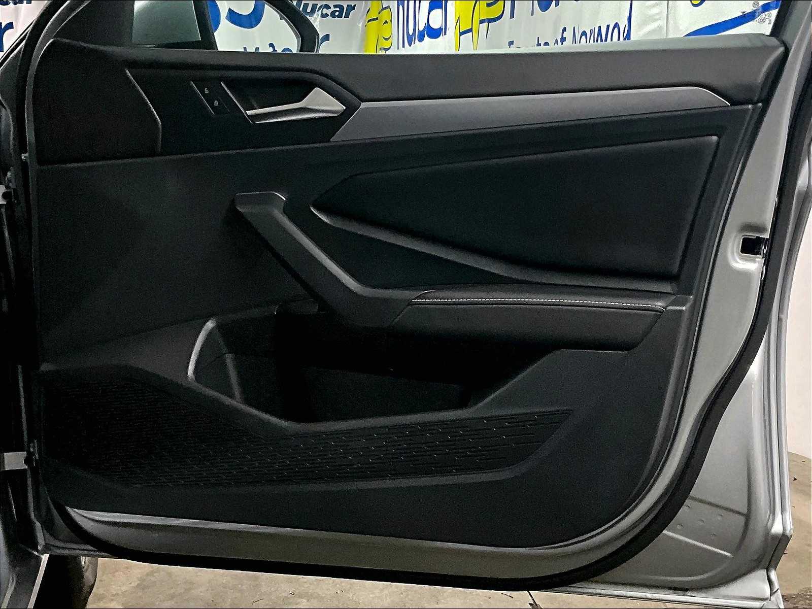 2023 Volkswagen Jetta SE - Photo 12