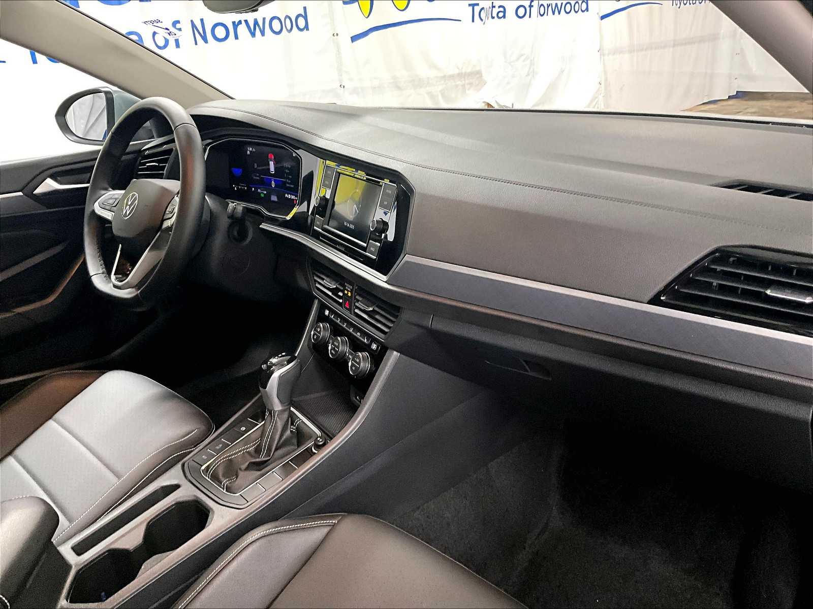 2023 Volkswagen Jetta SE - Photo 14