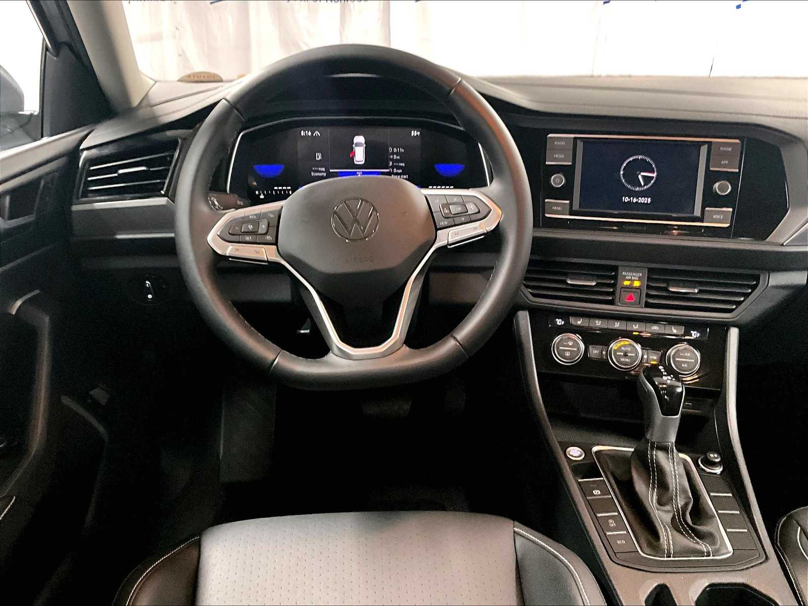 2023 Volkswagen Jetta SE - Photo 17