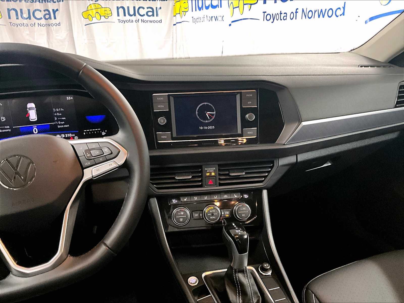 2023 Volkswagen Jetta SE - Photo 18