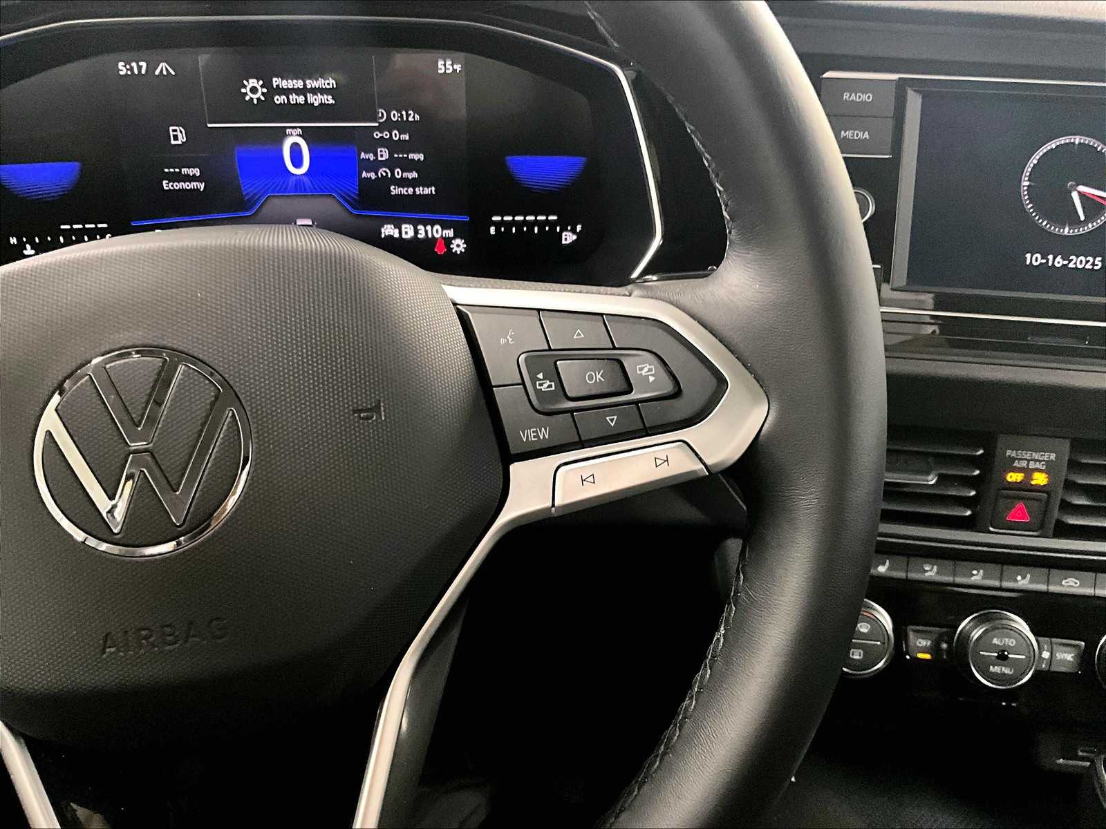 2023 Volkswagen Jetta SE - Photo 24