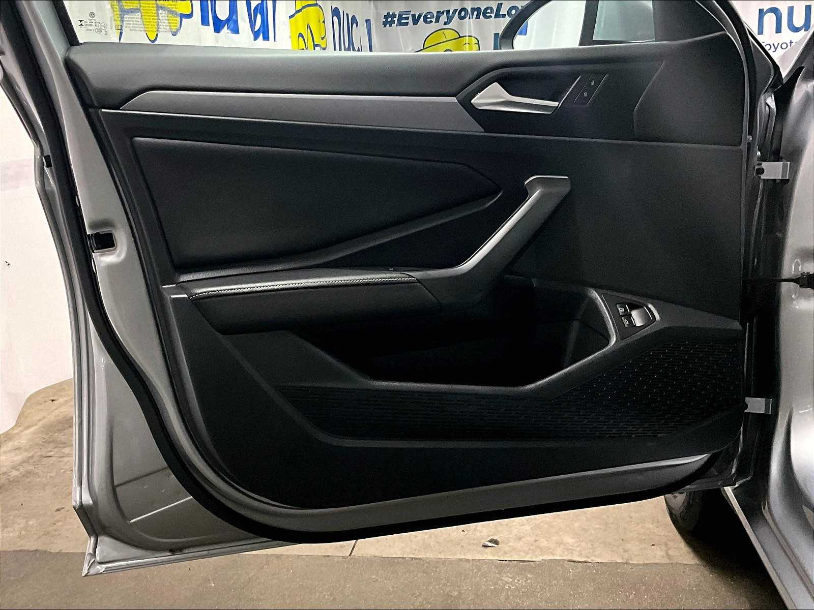 2023 Volkswagen Jetta SE - Photo 9