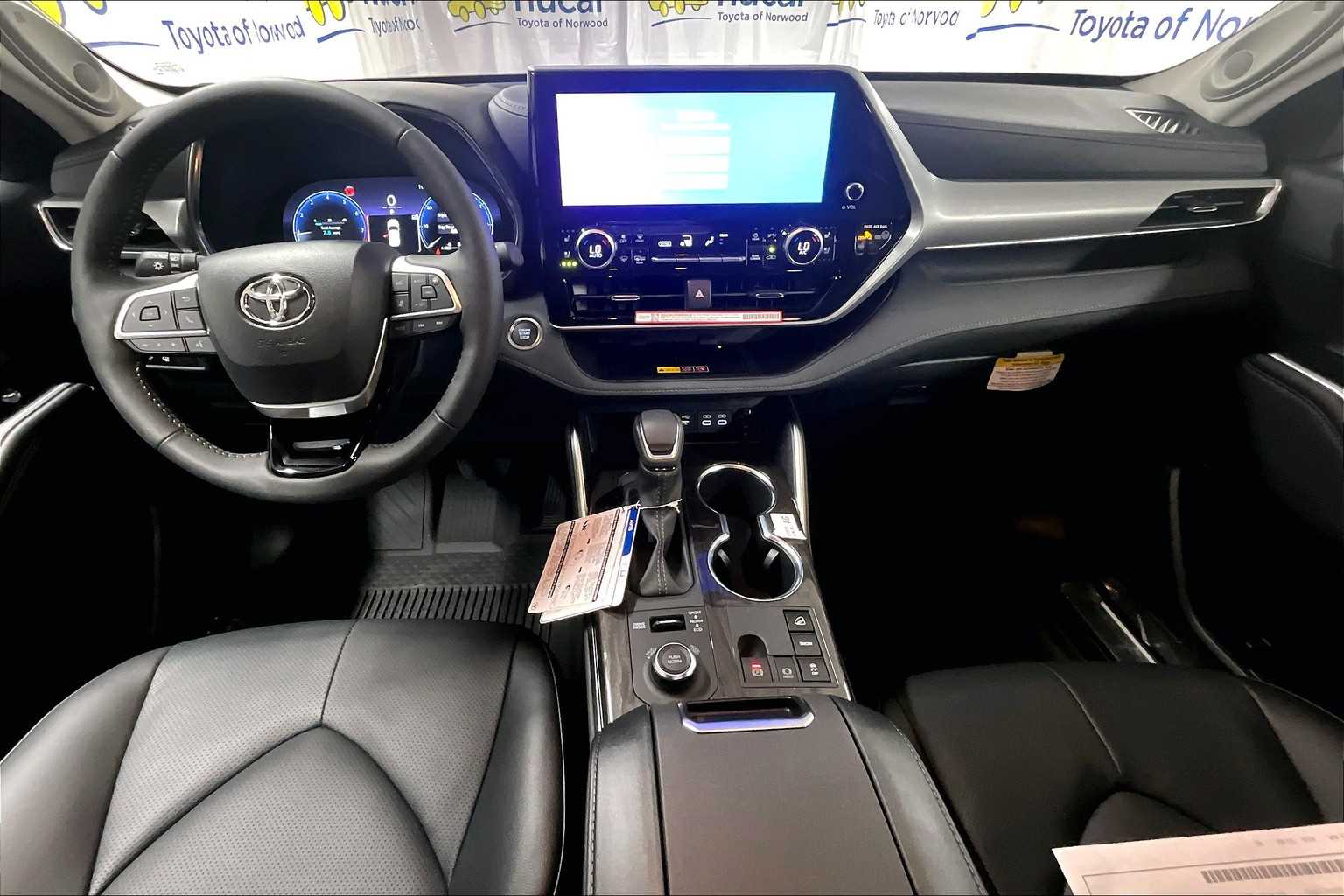 2025 Toyota Highlander Platinum - Photo 12