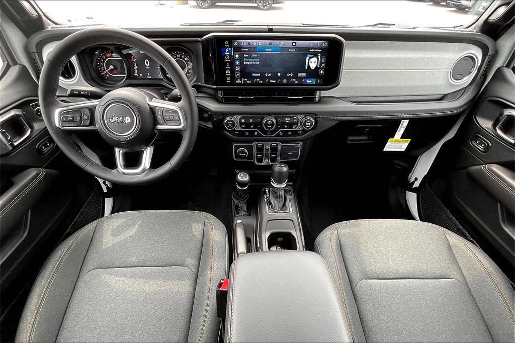 2025 Jeep Wrangler Sahara - Photo 12
