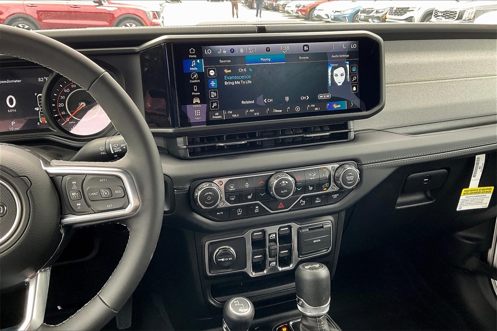 2025 Jeep Wrangler Sahara - Photo 13