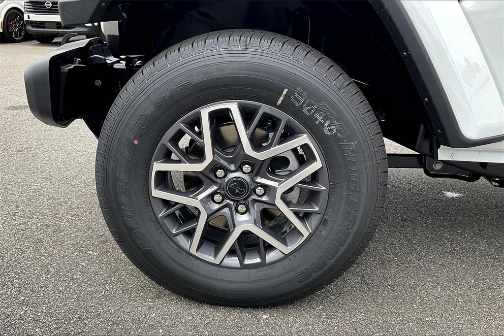 2025 Jeep Wrangler Sahara - Photo 8