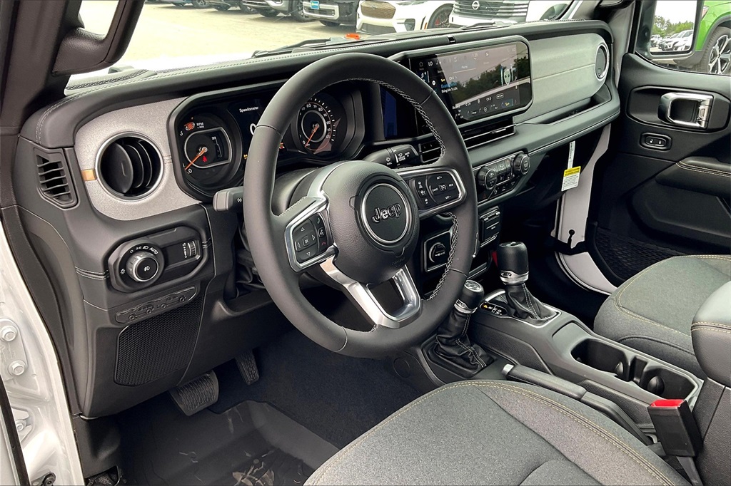 2025 Jeep Wrangler Sahara - Photo 9