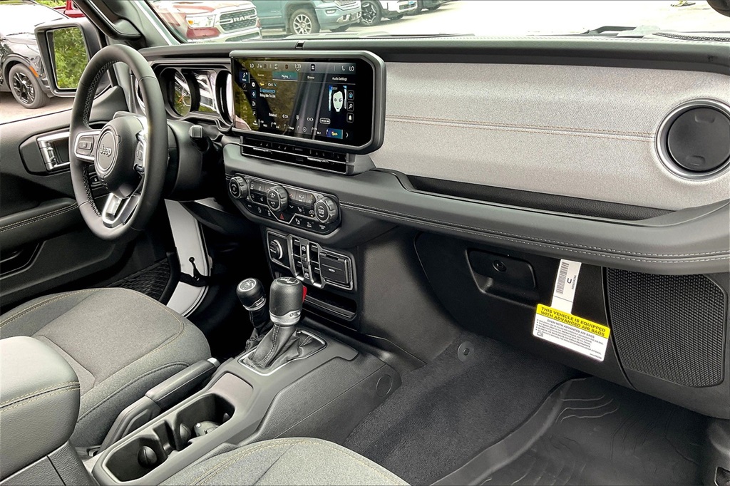 2025 Jeep Wrangler Sahara - Photo 10