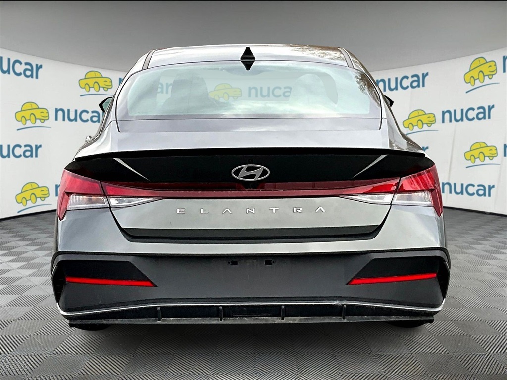 2025 Hyundai Elantra SEL Sport - Photo 5