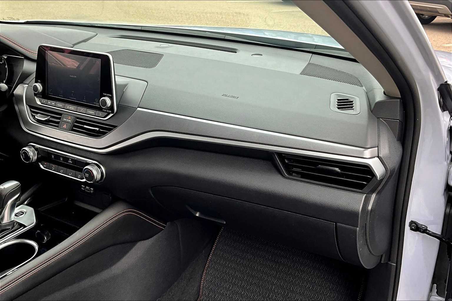 2023 Nissan Altima 2.5 SR - Photo 13