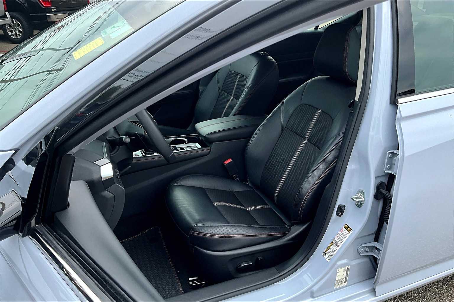 2023 Nissan Altima 2.5 SR - Photo 10