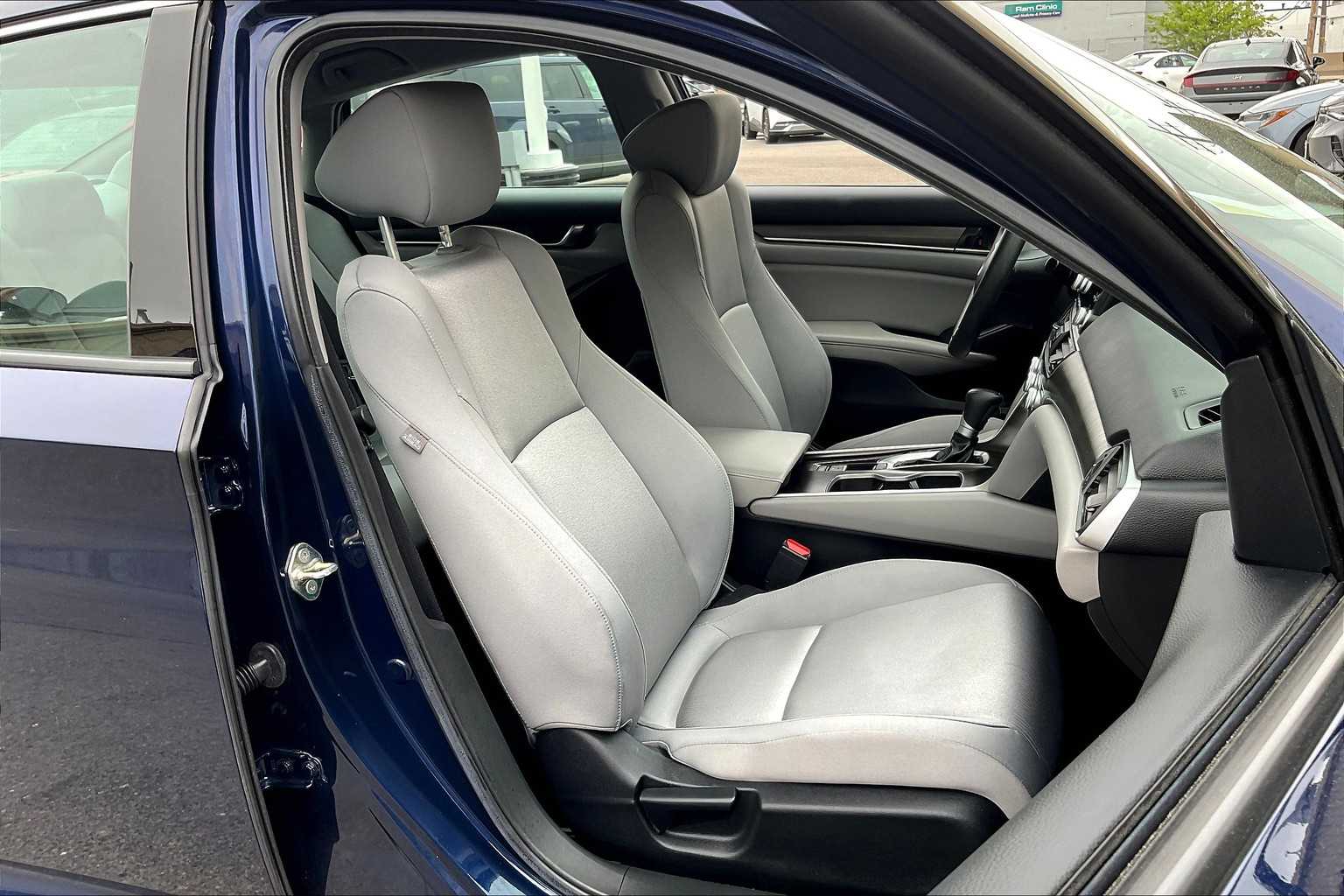 2019 Honda Accord LX 1.5T - Photo 11