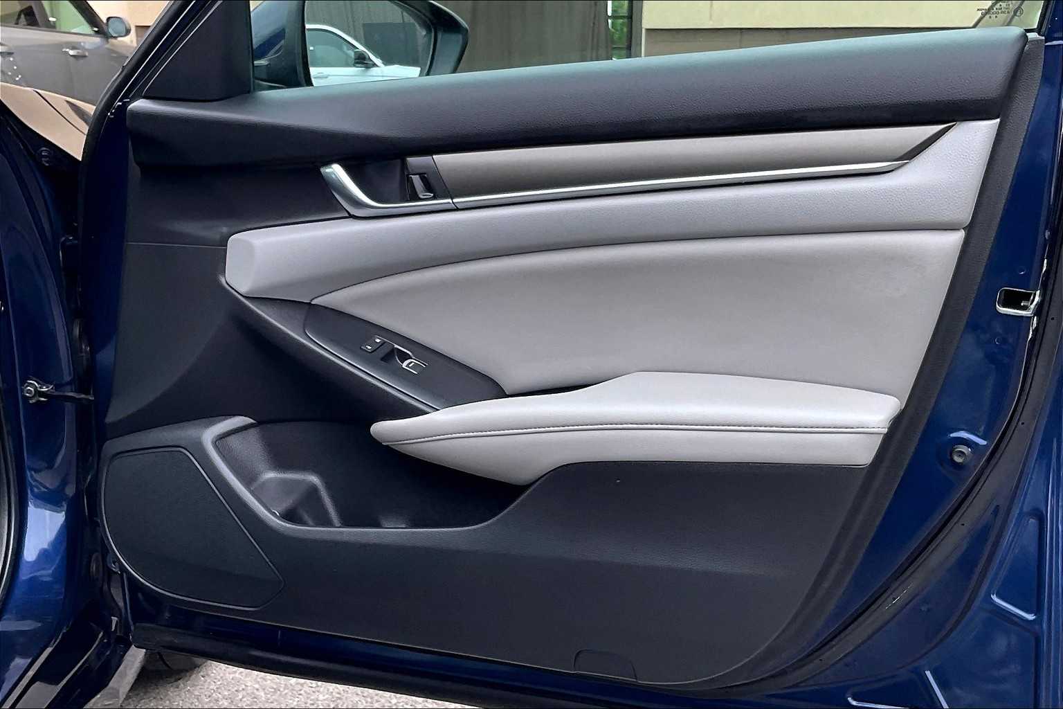 2019 Honda Accord LX 1.5T - Photo 12
