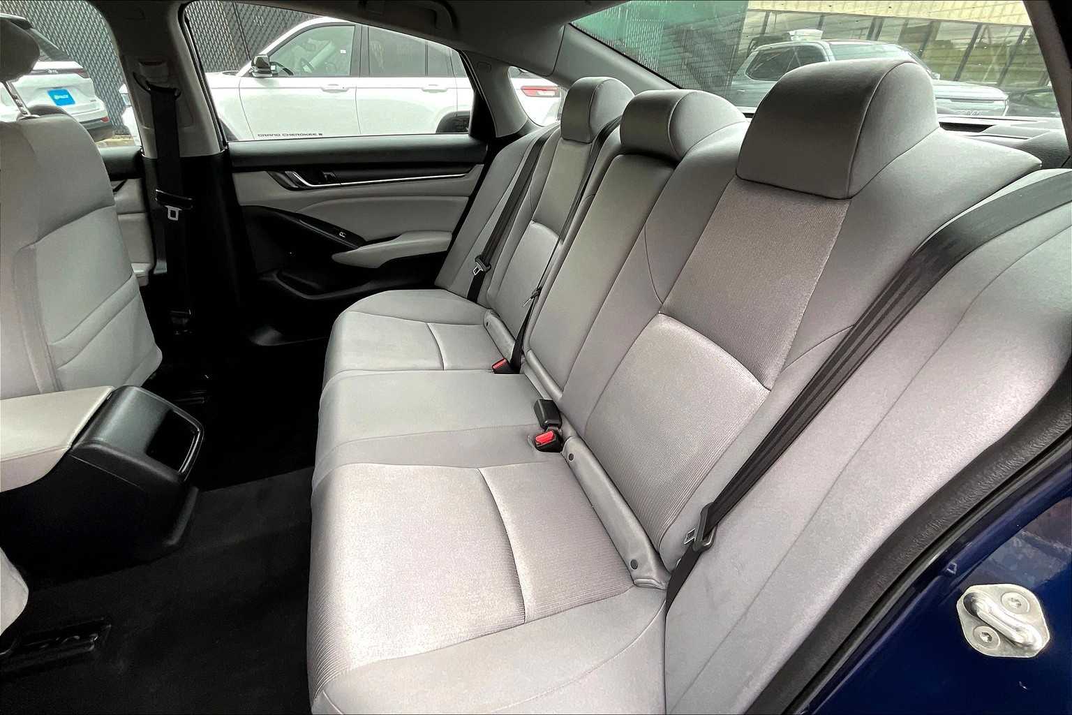 2019 Honda Accord LX 1.5T - Photo 15