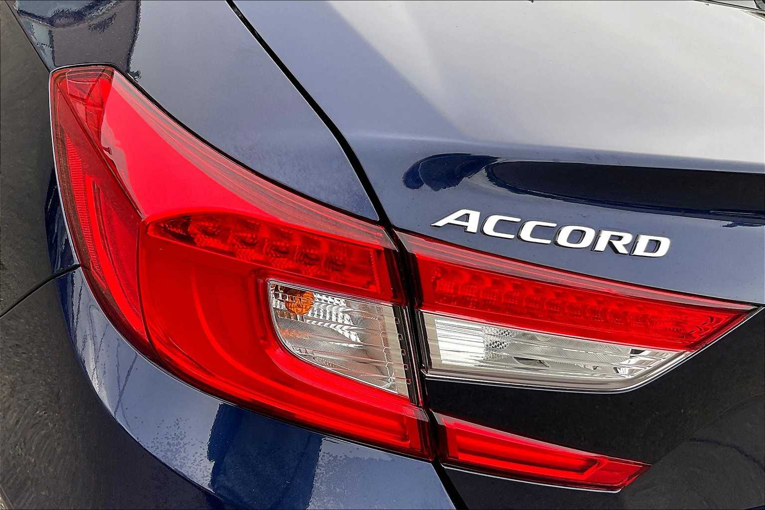 2019 Honda Accord LX 1.5T - Photo 33