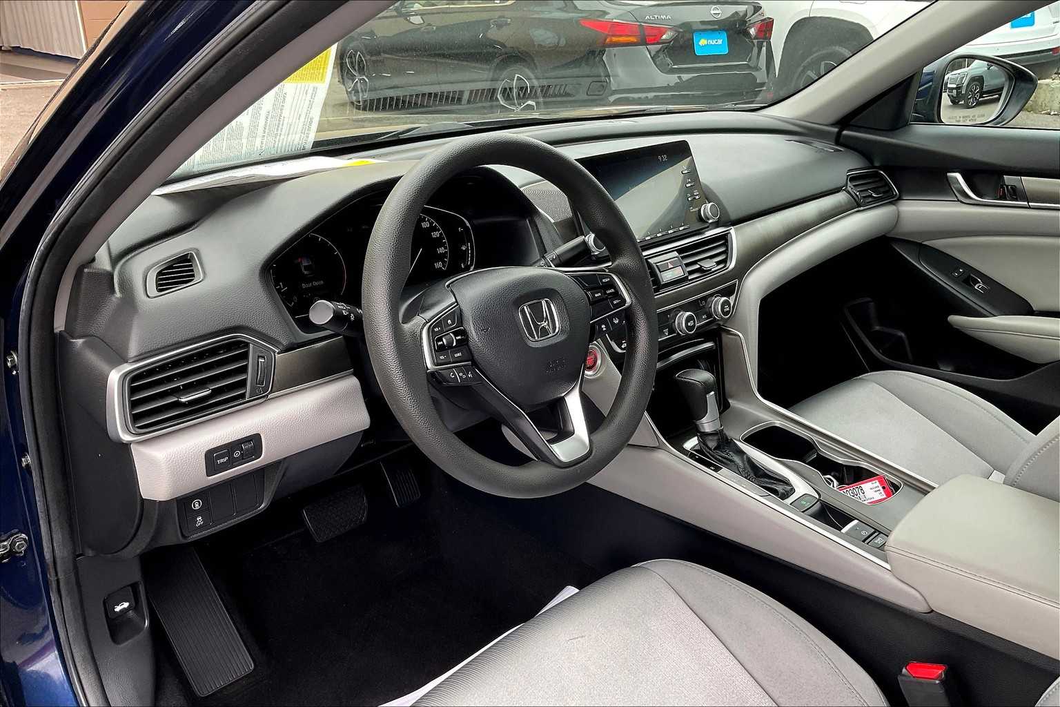 2019 Honda Accord LX 1.5T - Photo 8