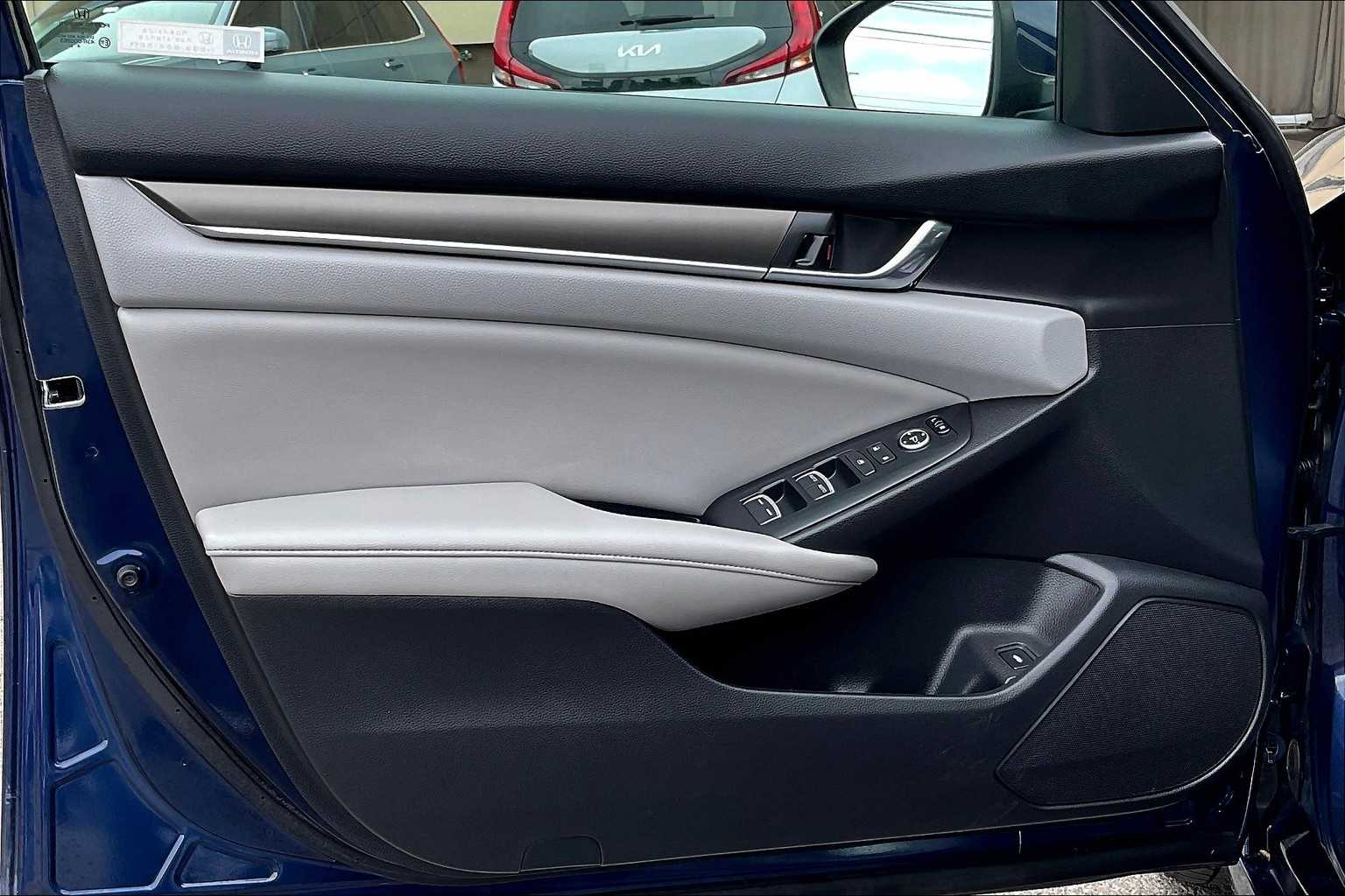 2019 Honda Accord LX 1.5T - Photo 9