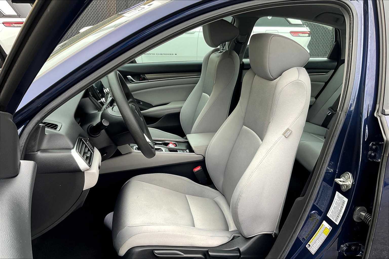 2019 Honda Accord LX 1.5T - Photo 10