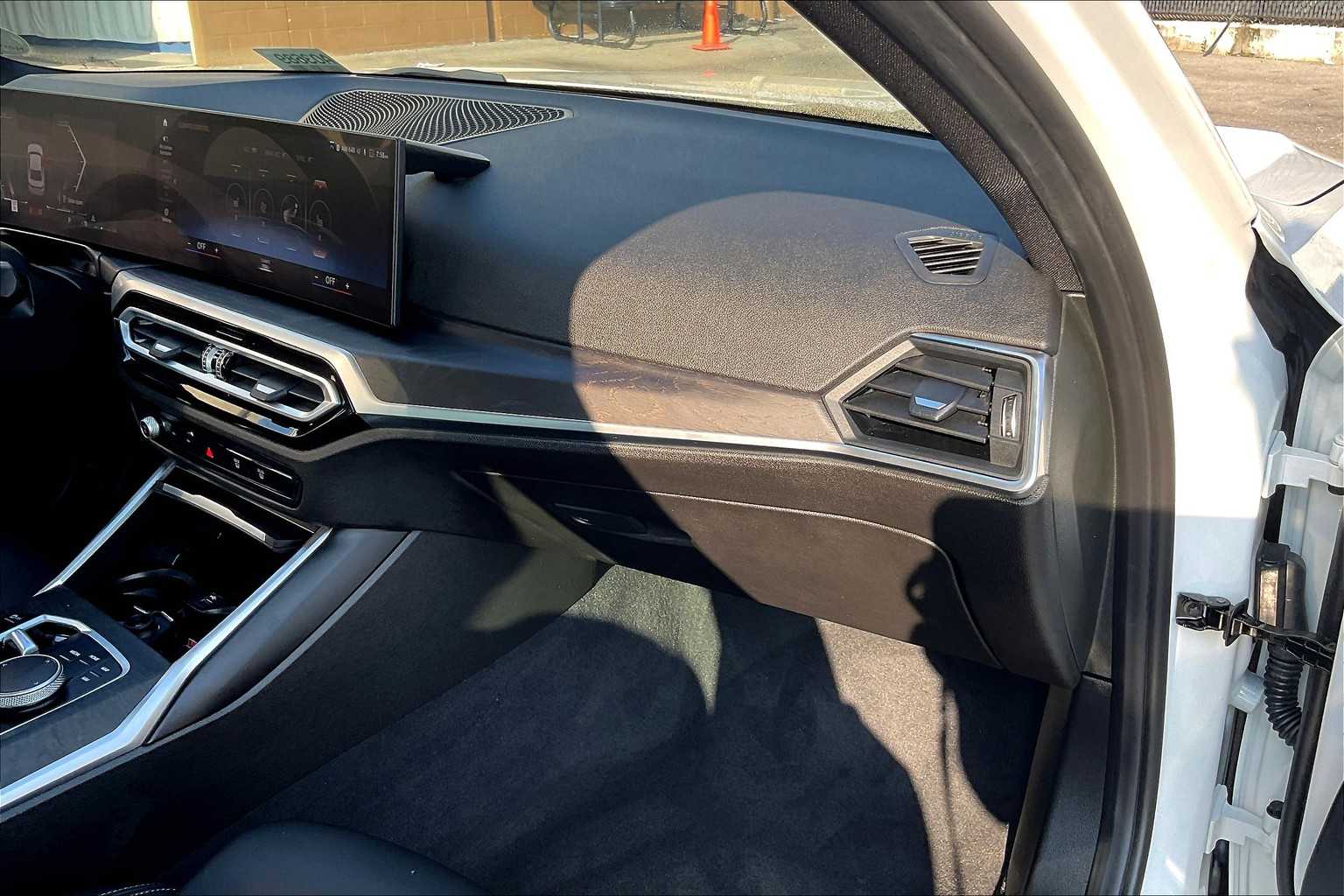 2024 BMW 3 Series 330i xDrive - Photo 13