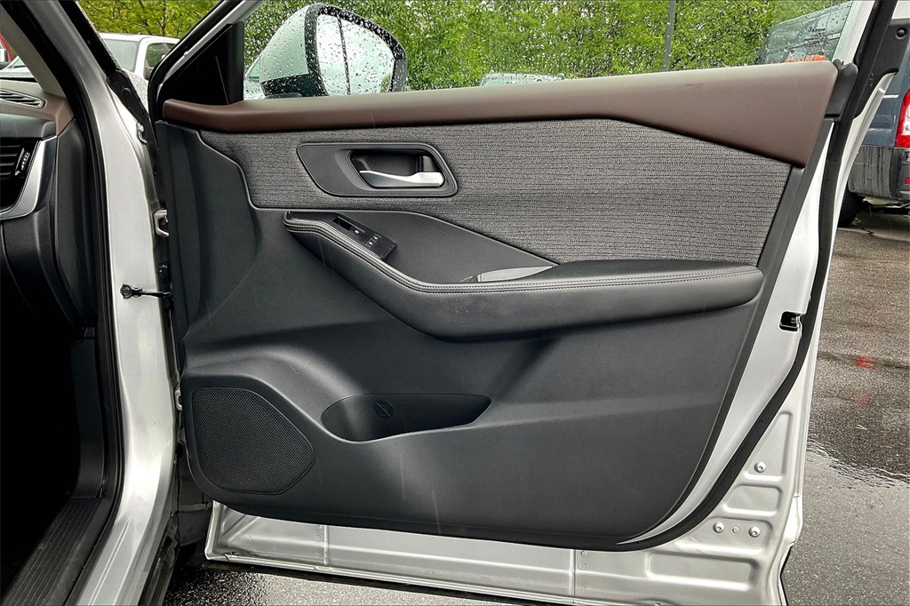 2022 Nissan Rogue SV - Photo 11
