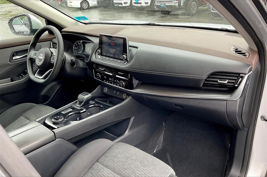 2022 Nissan Rogue SV - Photo 13