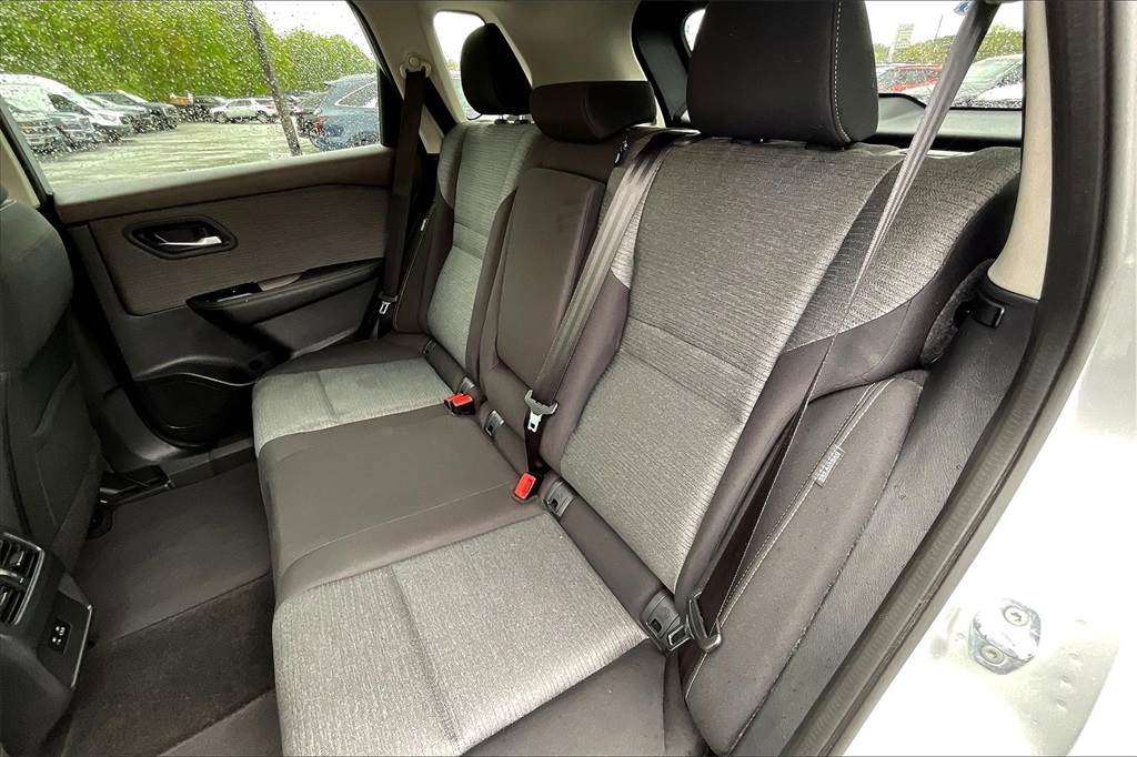 2022 Nissan Rogue SV - Photo 14