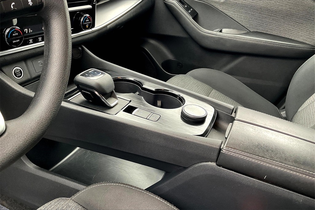 2022 Nissan Rogue SV - Photo 19